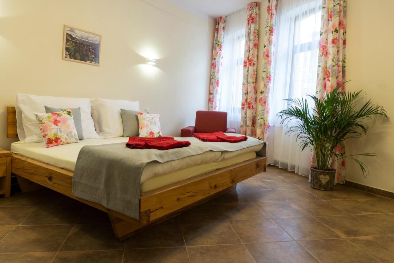 Penzion Růže Benesov nad Ploucnici Exteriér fotografie